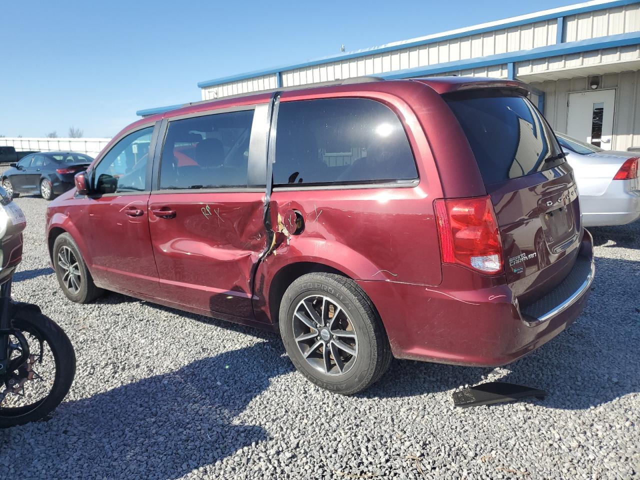 2019 Dodge Caravan - Image 2