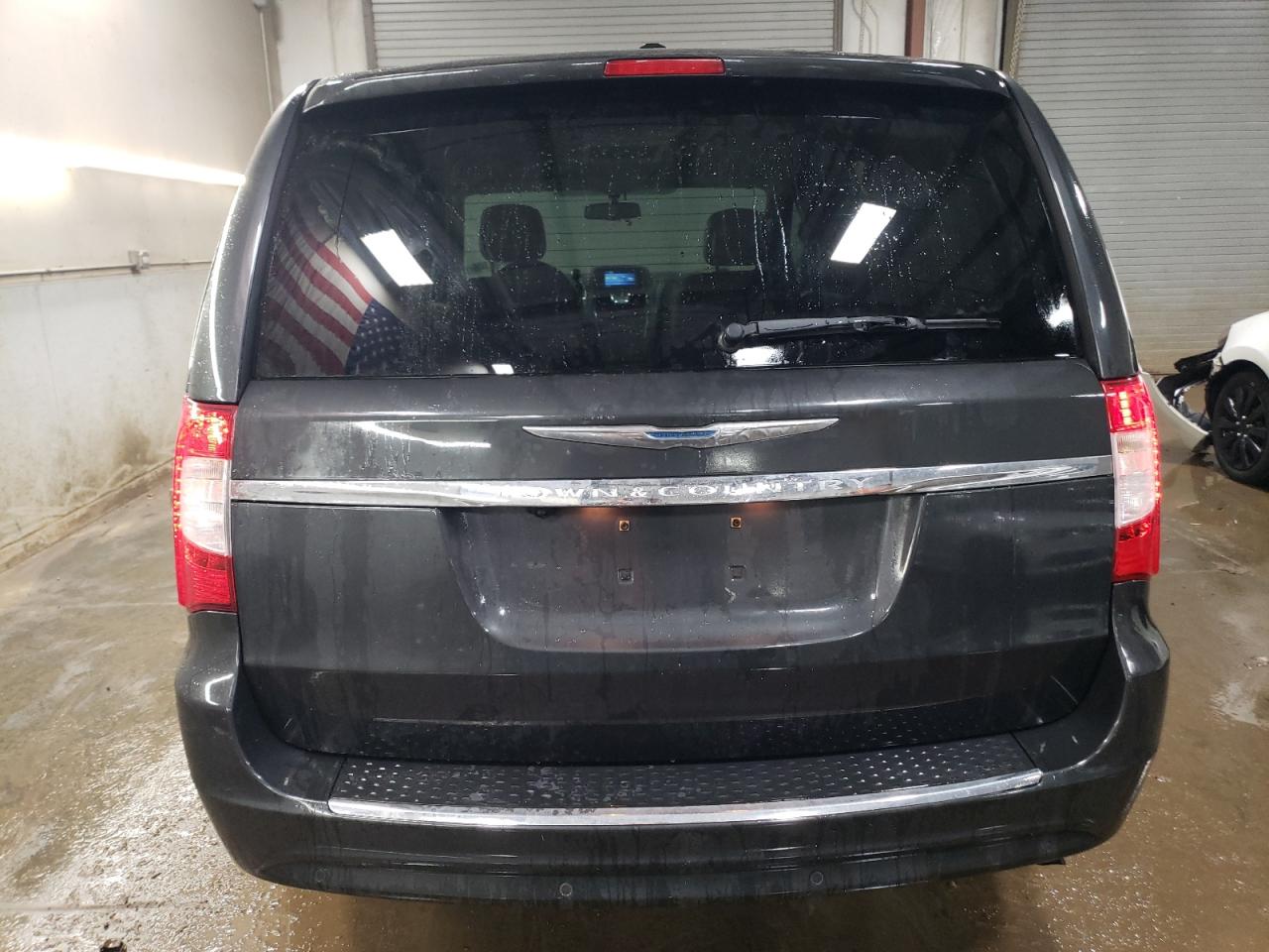 2011 Chrysler Town & Country - Image 6