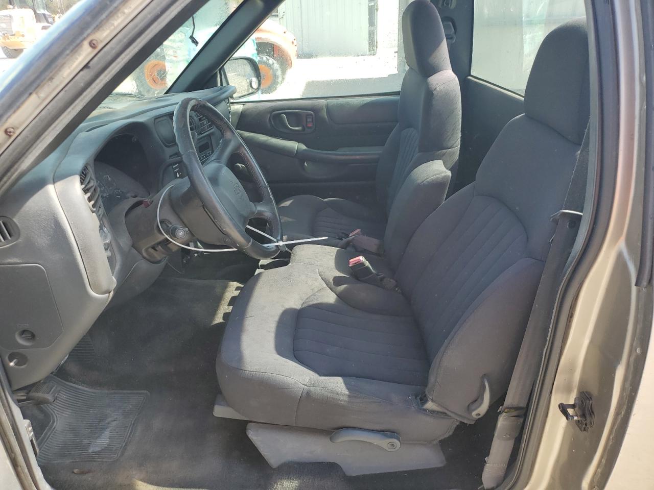 2003 Chevrolet S-10 Pickup - Image 7