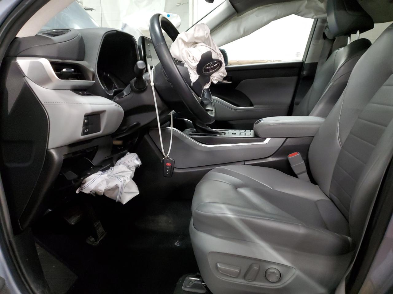 2022 Toyota Highlander - Image 7
