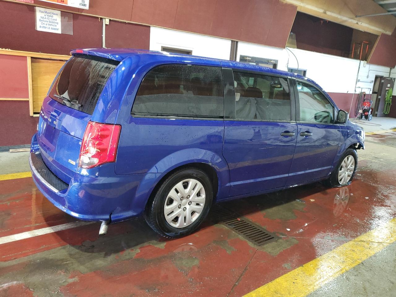 2019 Dodge Caravan - Image 3