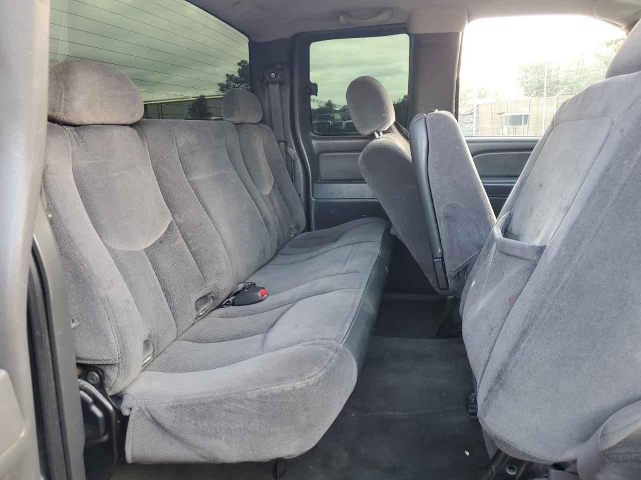 2005 GMC Sierra - Image 10
