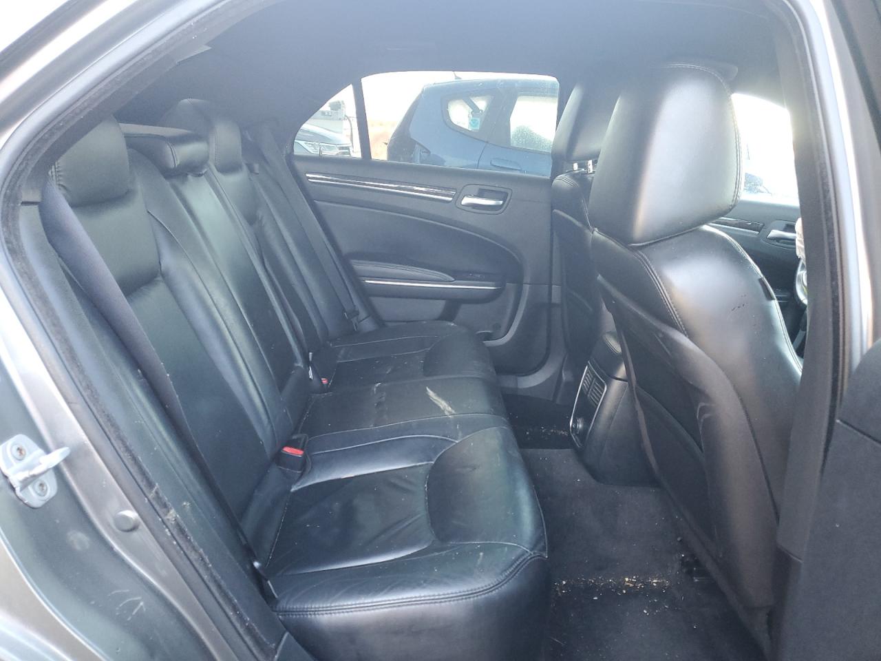 2011 Chrysler 300 - Image 10