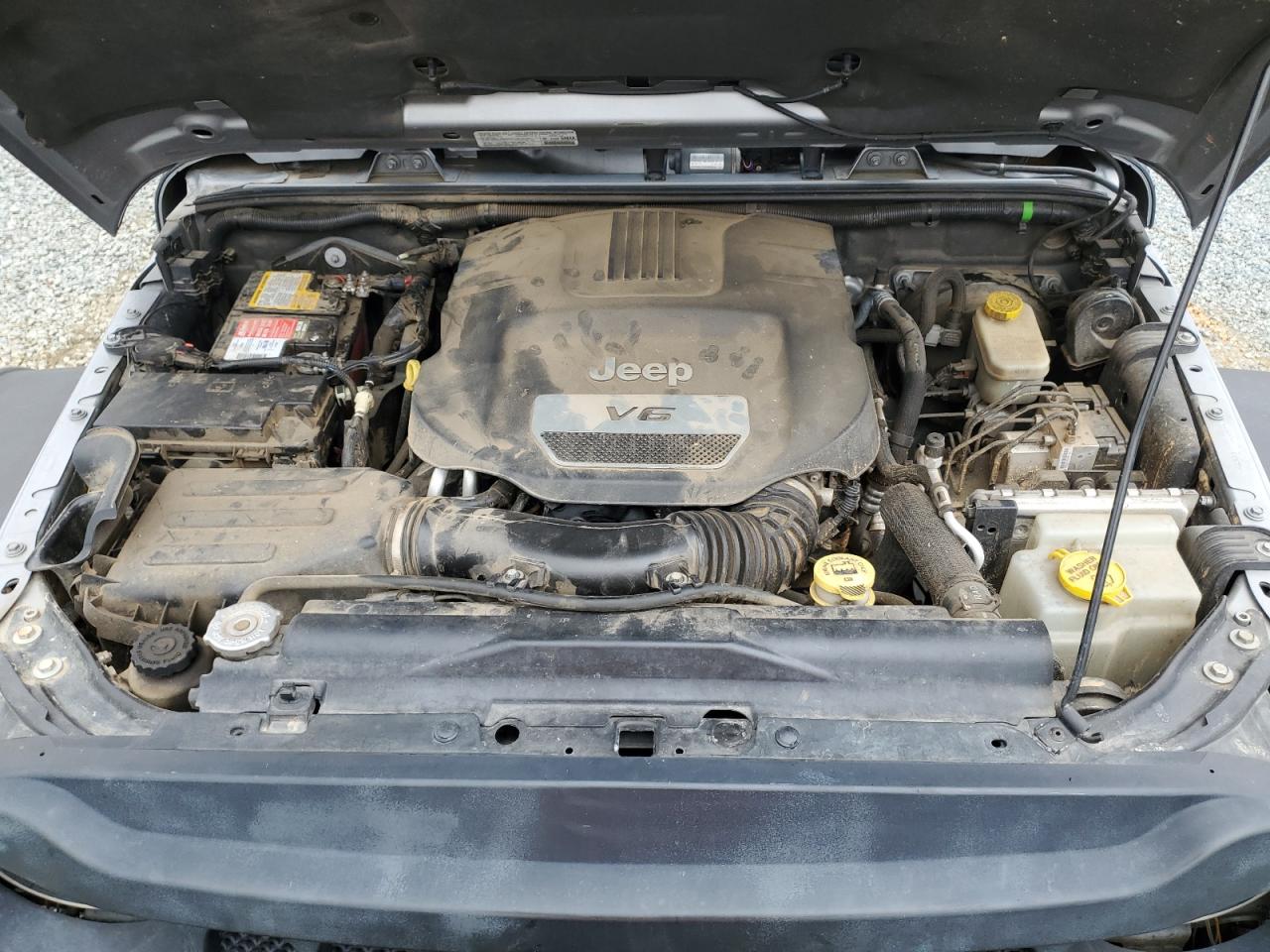 2014 Jeep Wrangler - Image 12