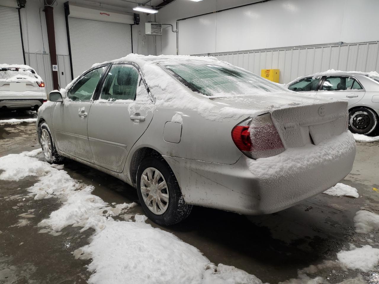 2005 Toyota Camry - Image 2