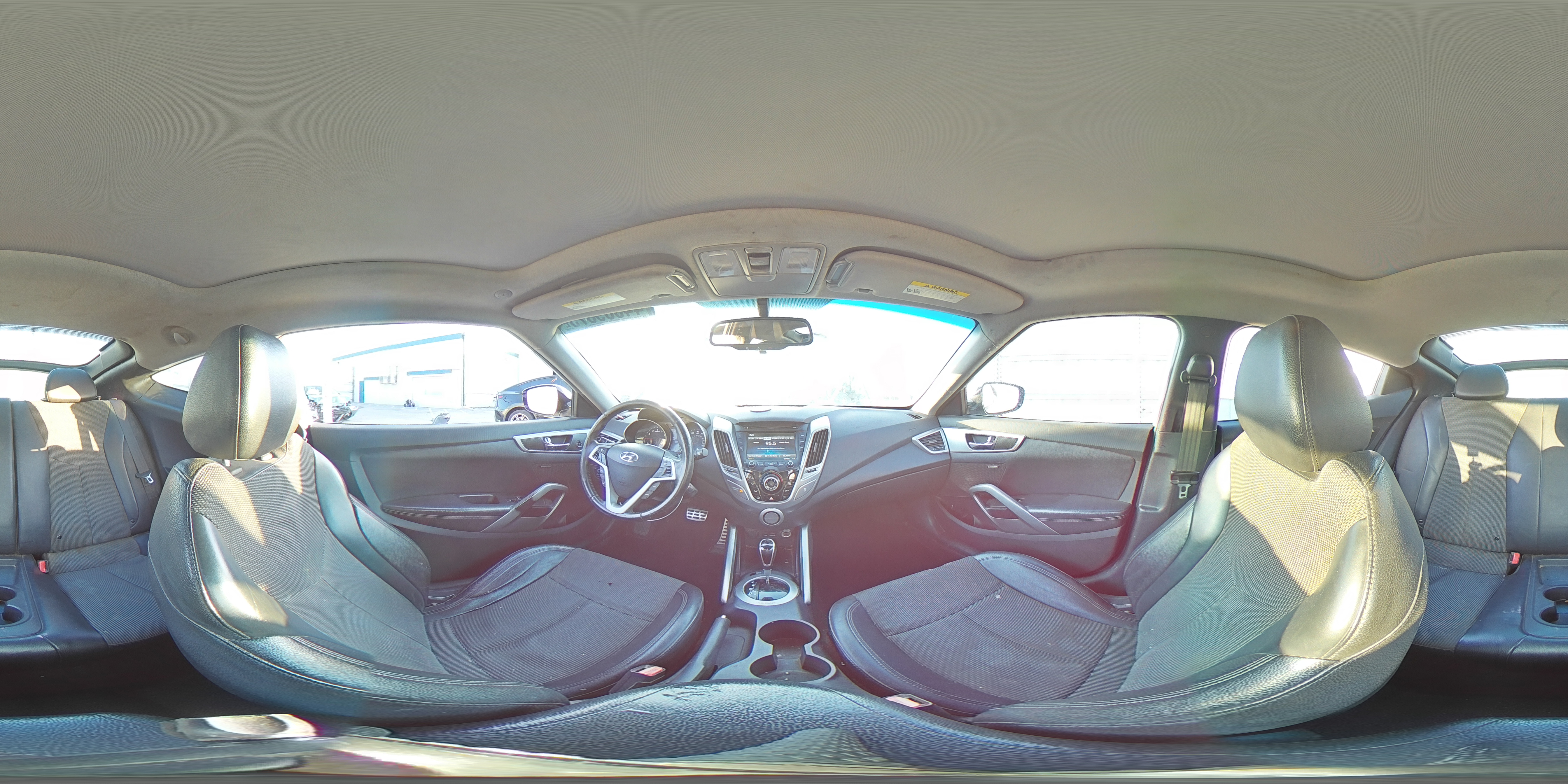 2013 Hyundai Veloster - Image 13