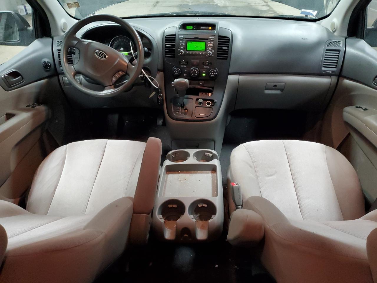 2010 Kia Sedona - Image 8