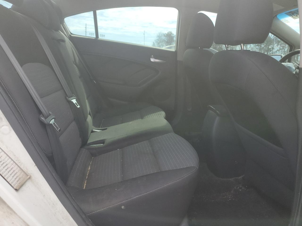 2017 Kia Forte - Image 10