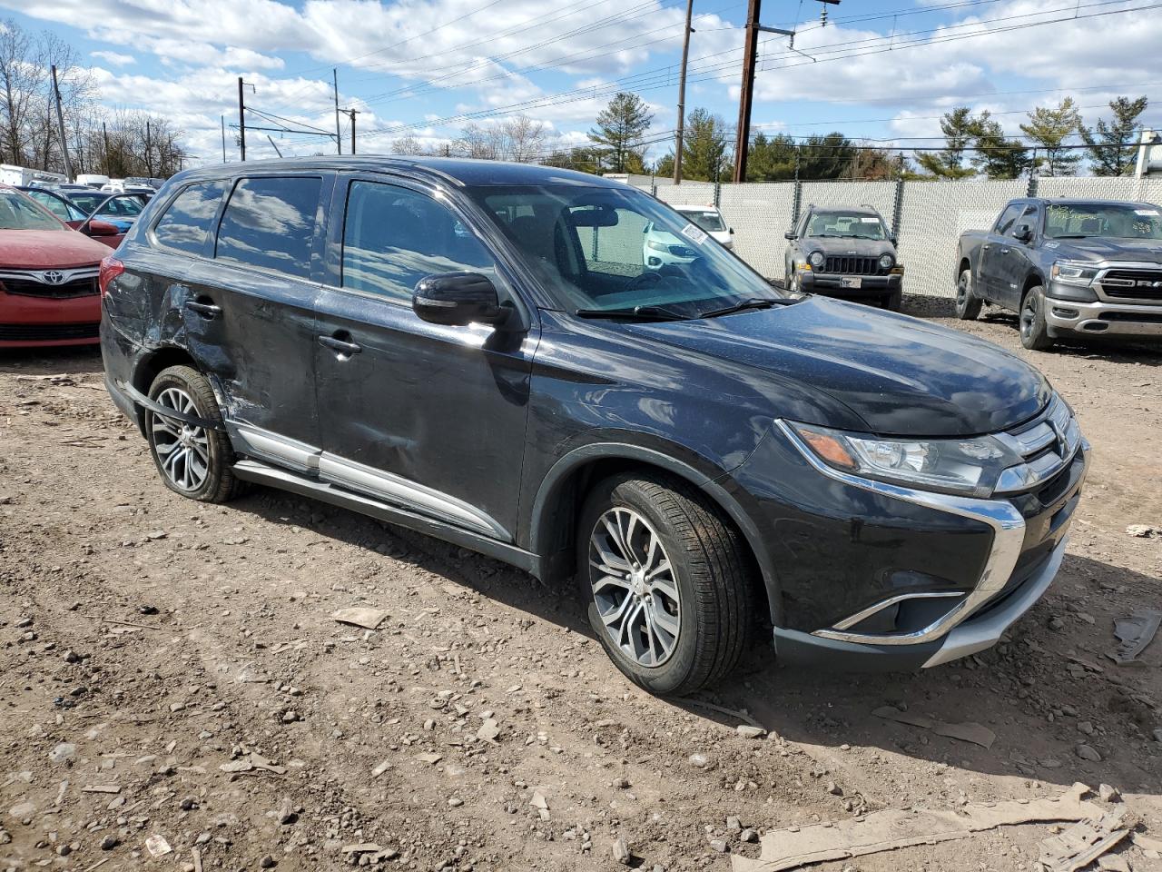 2016 Mitsubishi Outlander - Image 4