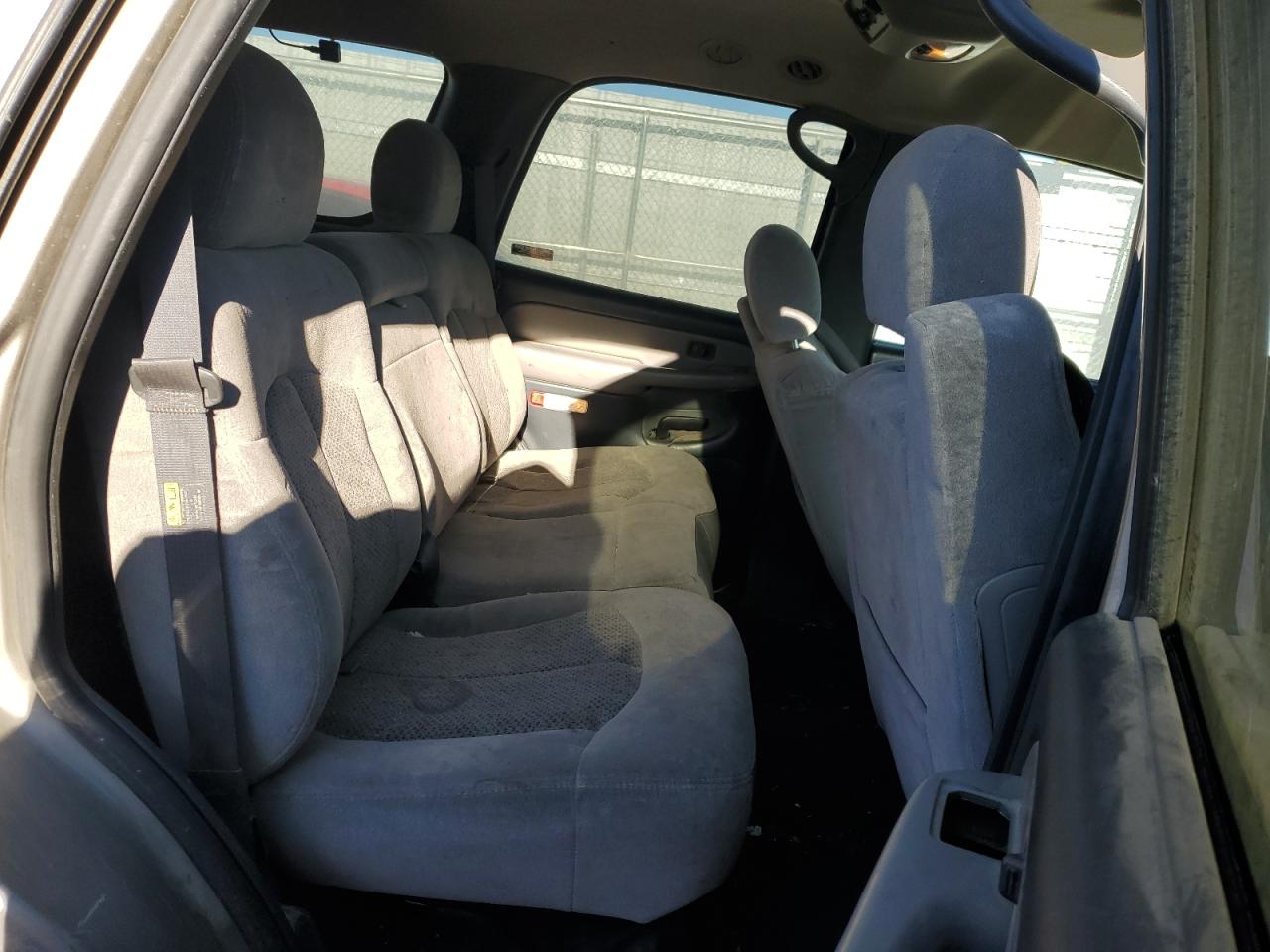 2001 Chevrolet Tahoe - Image 12