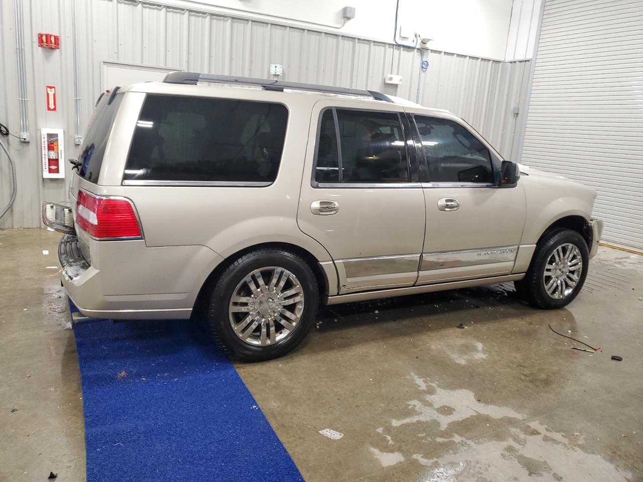2008 Lincoln Navigator - Image 3