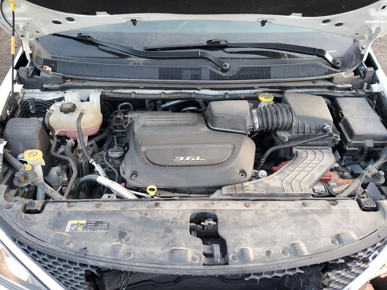 2017 Chrysler Pacifica - Image 14