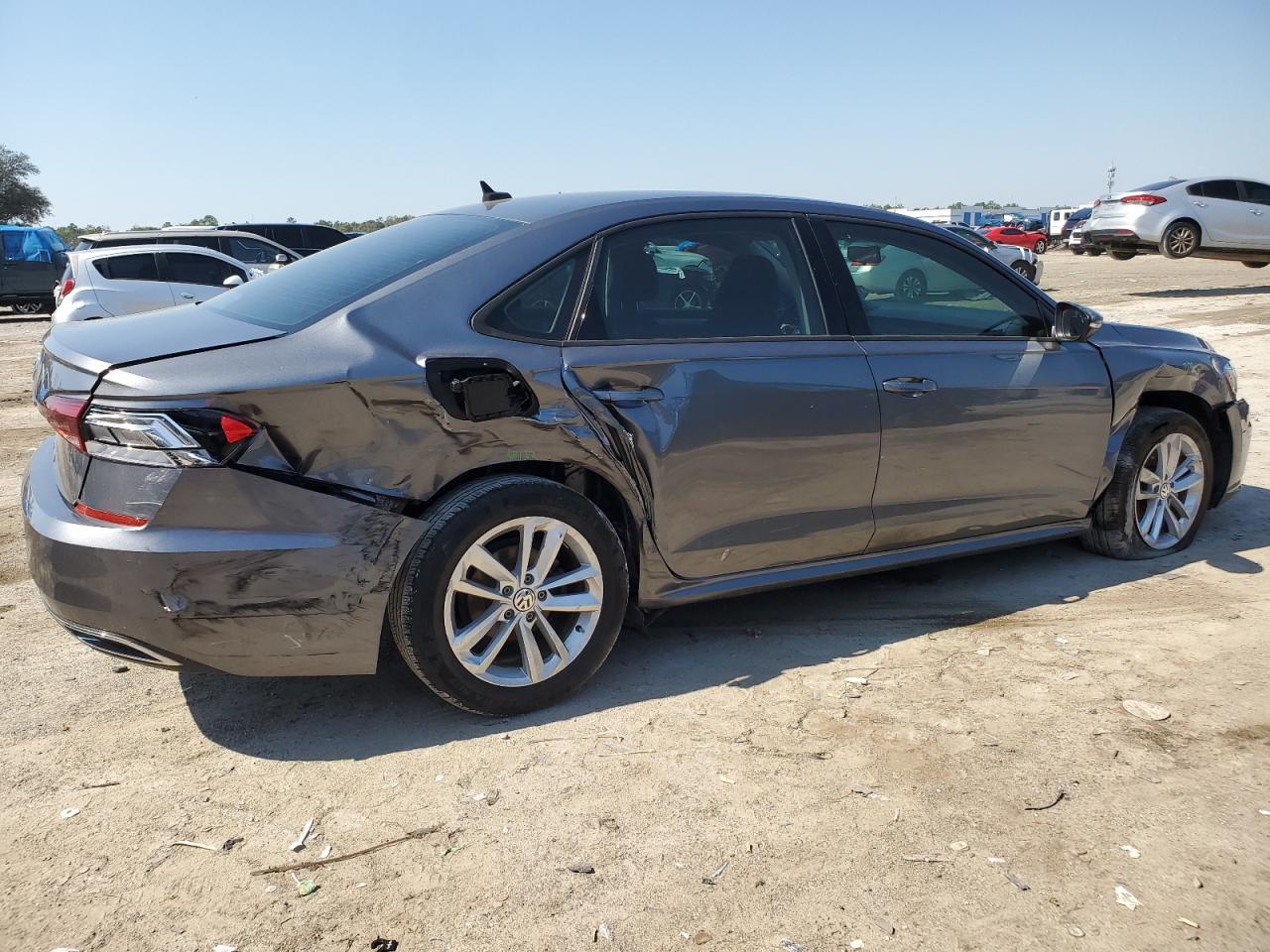 2021 Volkswagen Passat - Image 3