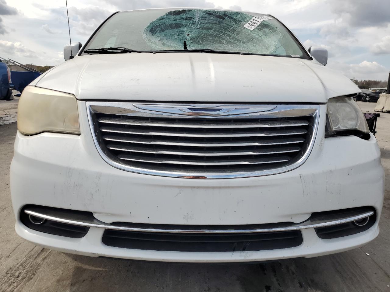 2014 Chrysler Town & Country - Image 5