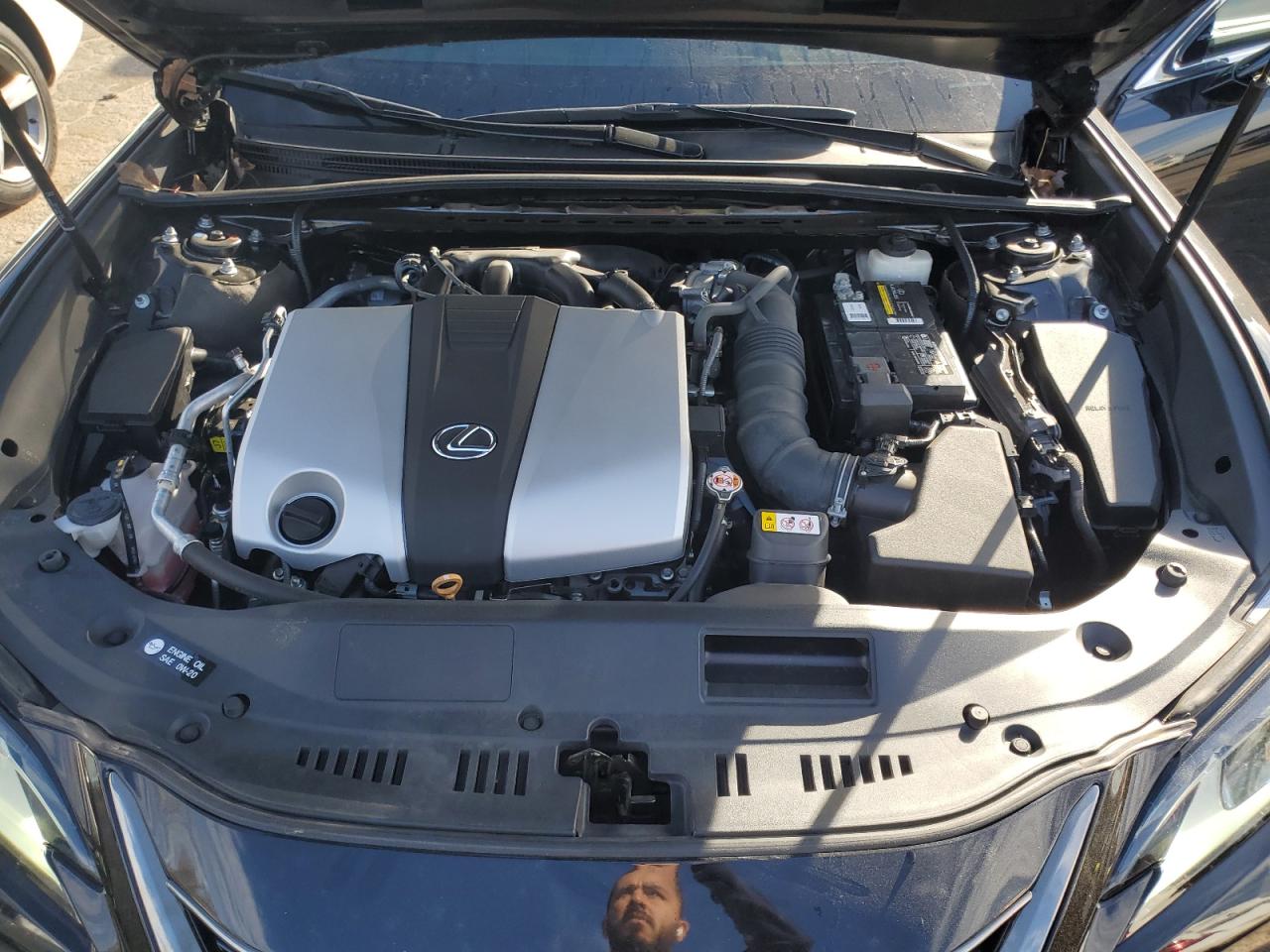 2019 Lexus ES - Image 11