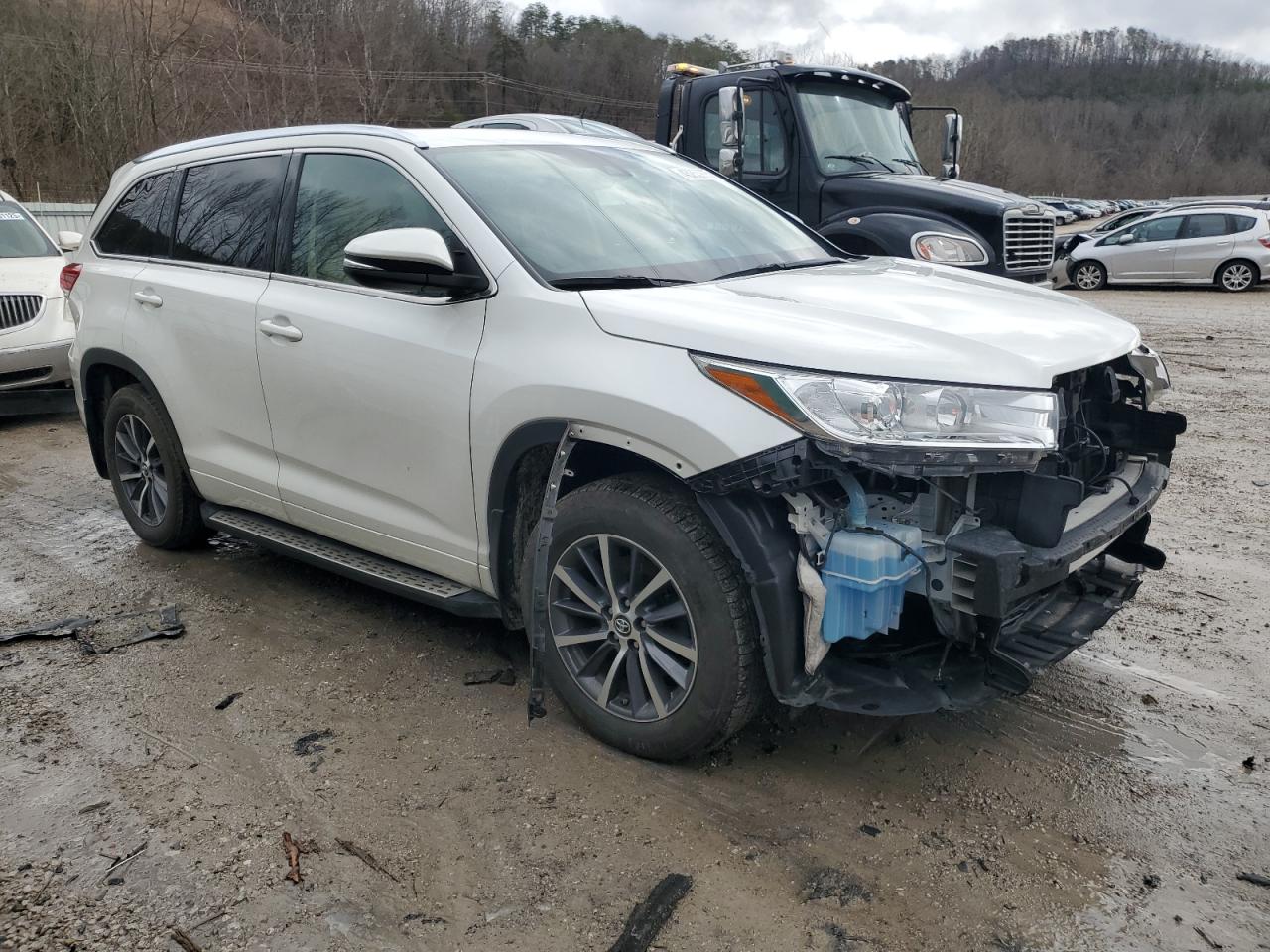 2017 Toyota Highlander - Image 4