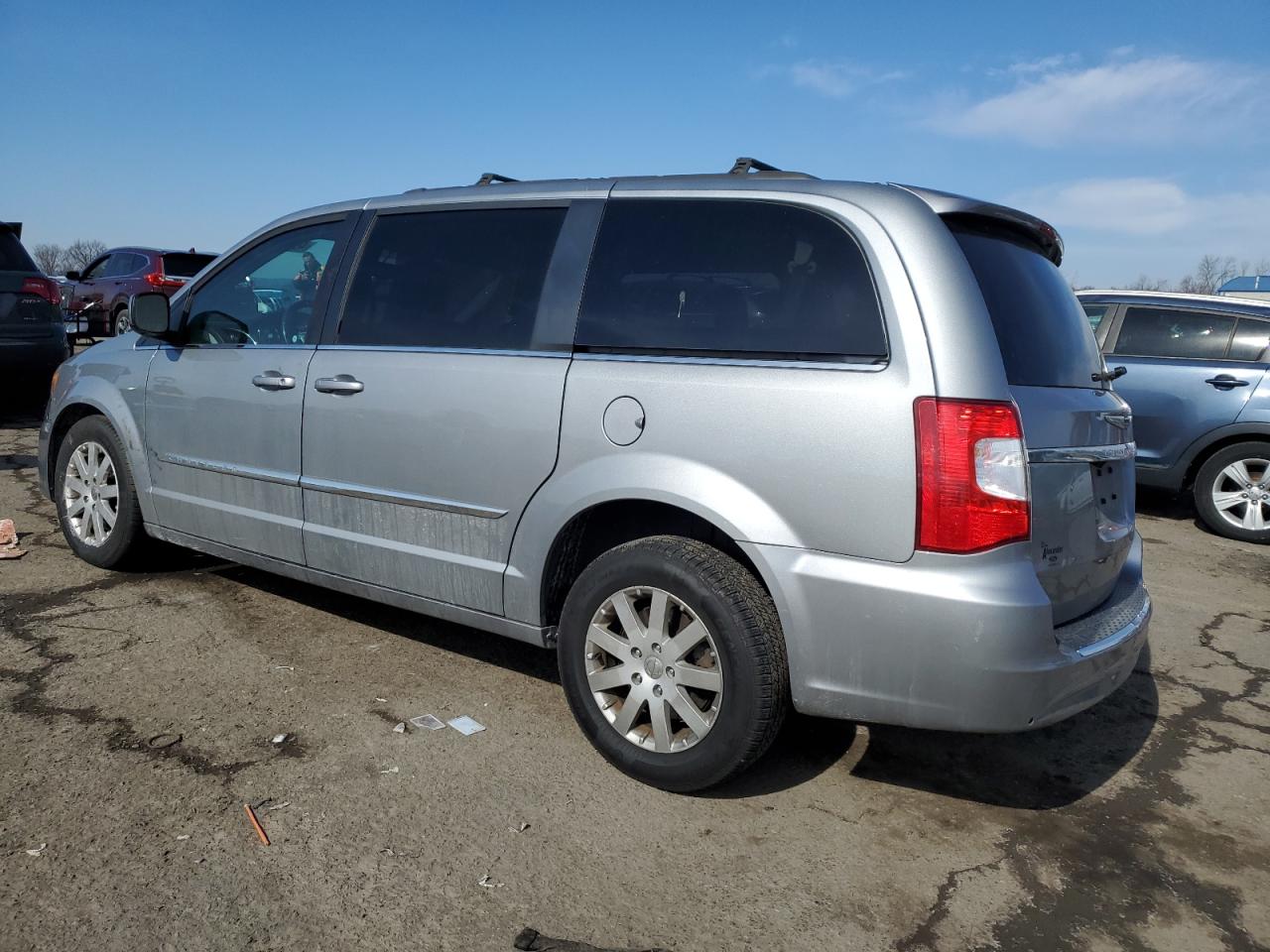 2015 Chrysler Town & Country - Image 2