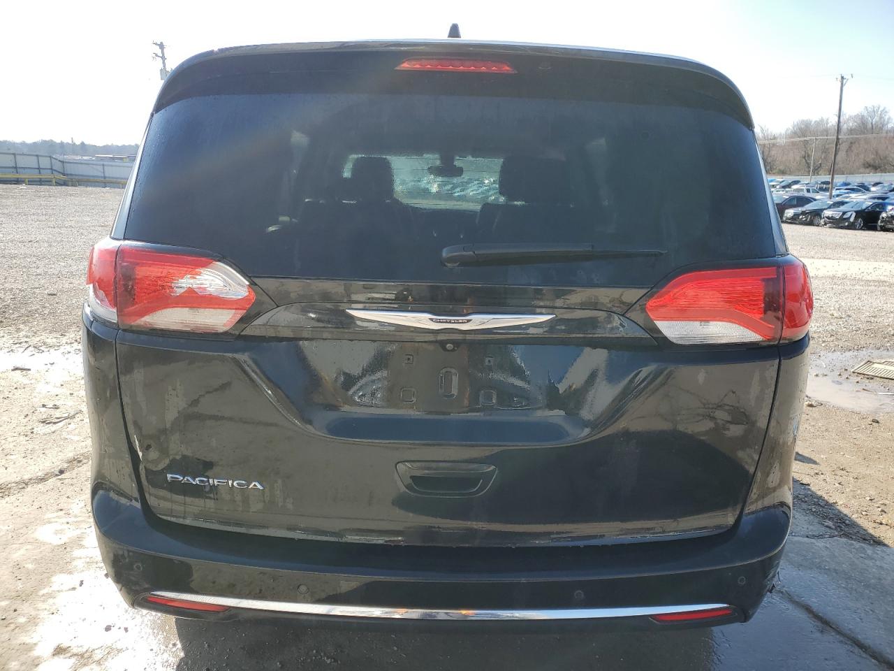 2017 Chrysler Pacifica - Image 6