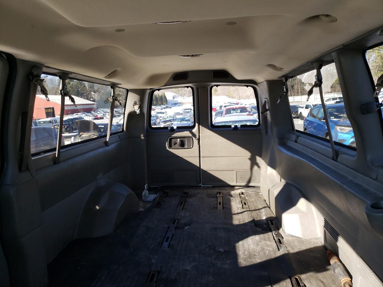 2008 Chevrolet Express - Image 10