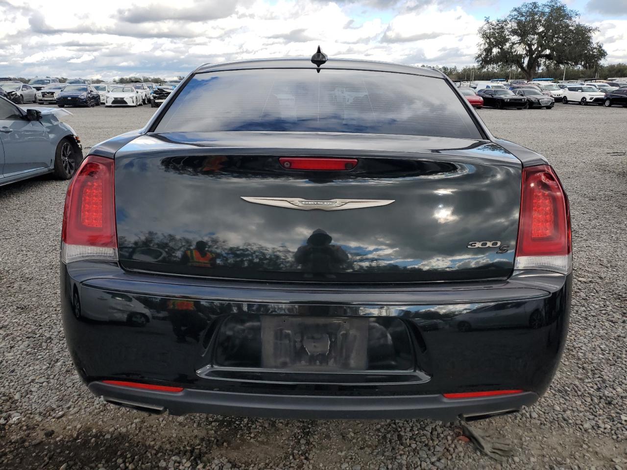 2016 Chrysler 300 - Image 6