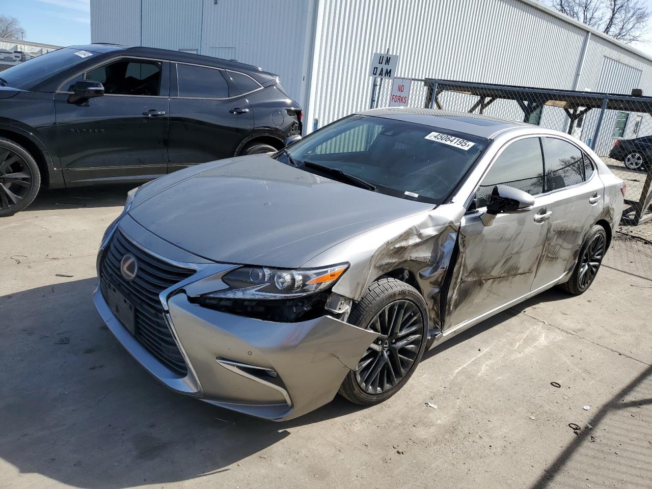 2016 Lexus ES - Image 1
