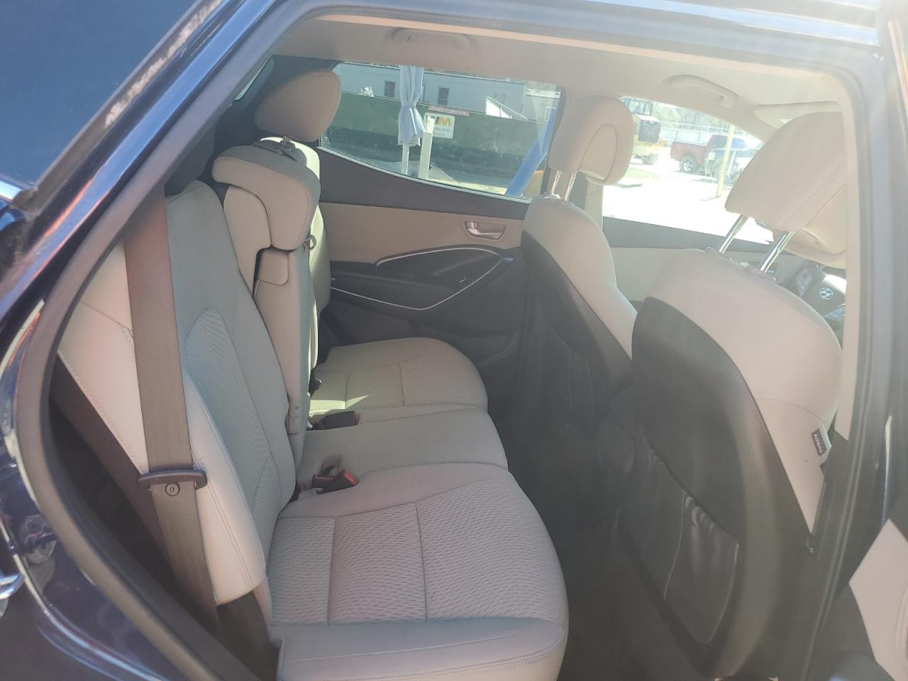 2017 Hyundai Santa Fe - Image 10