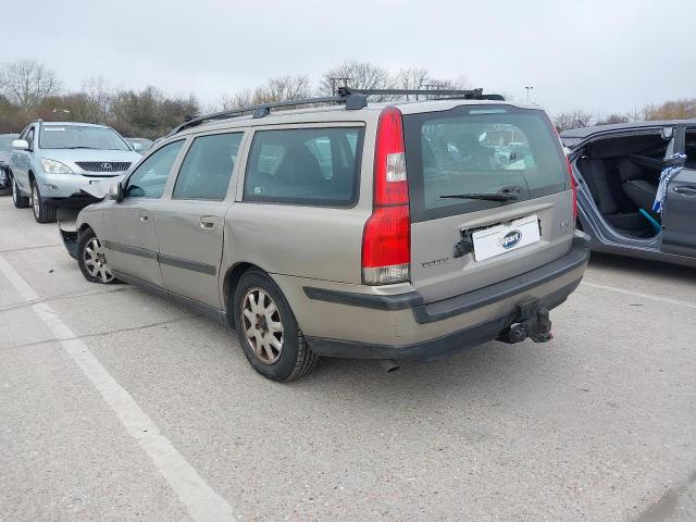 2002 VOLVO V70