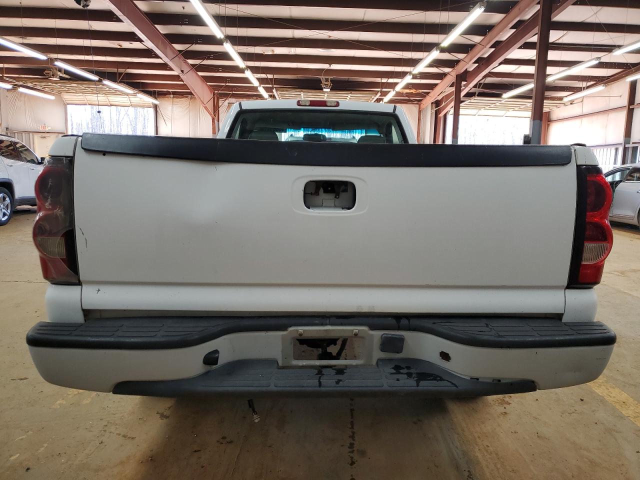 2004 Chevrolet Silverado - Image 10