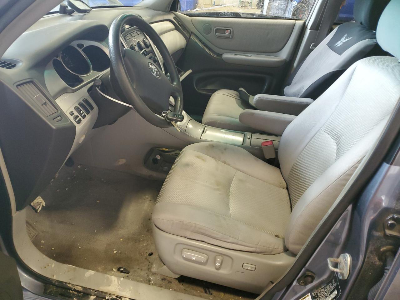 2004 Toyota Highlander - Image 7