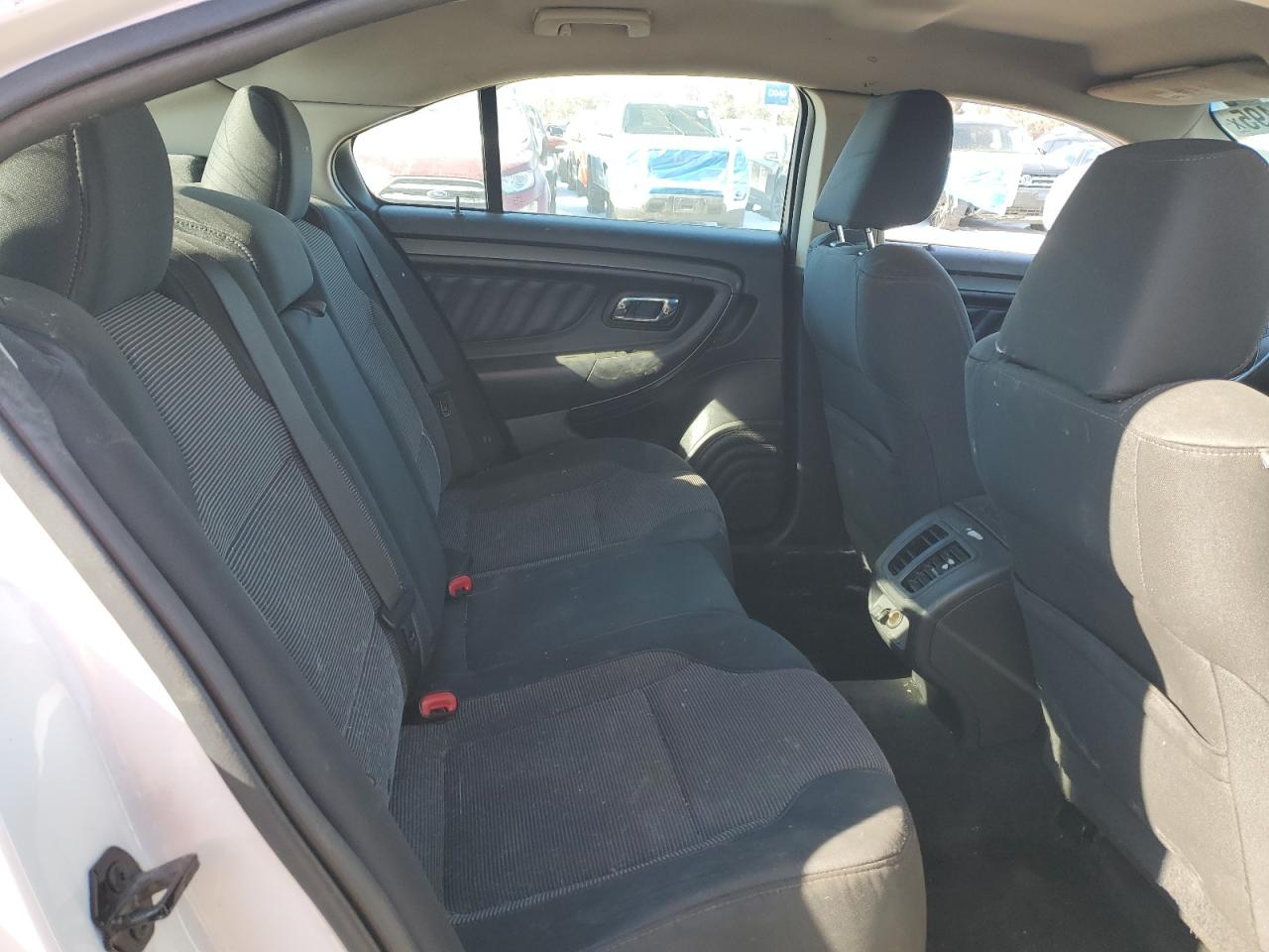 2011 Ford Taurus - Image 11