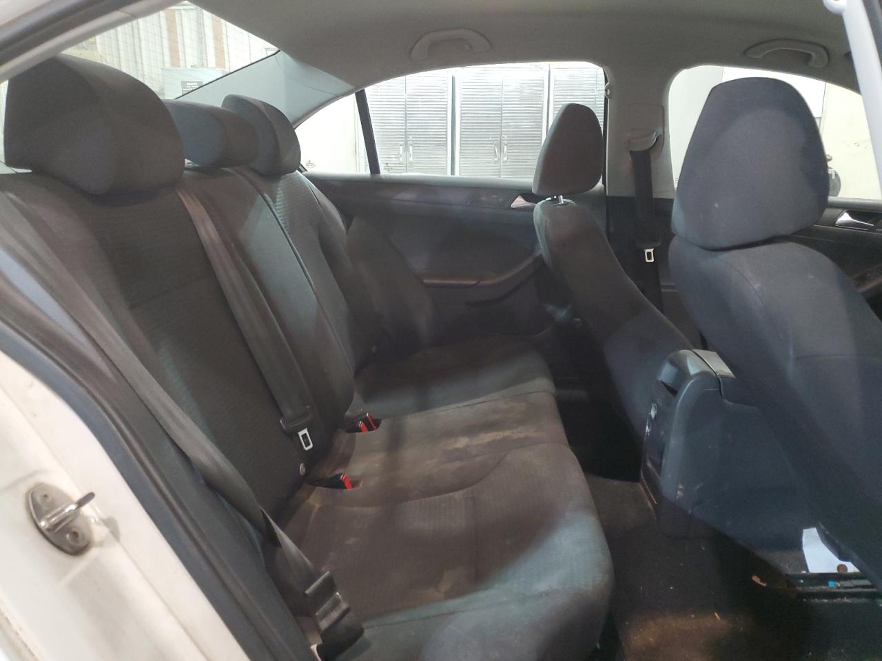 2016 Volkswagen Jetta - Image 10
