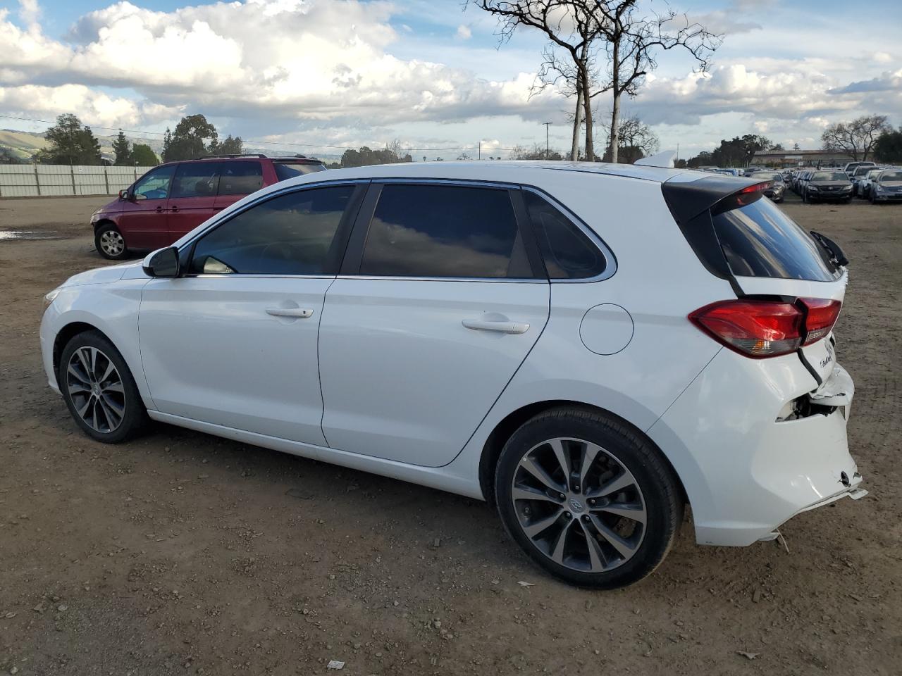 2019 Hyundai Elantra - Image 2