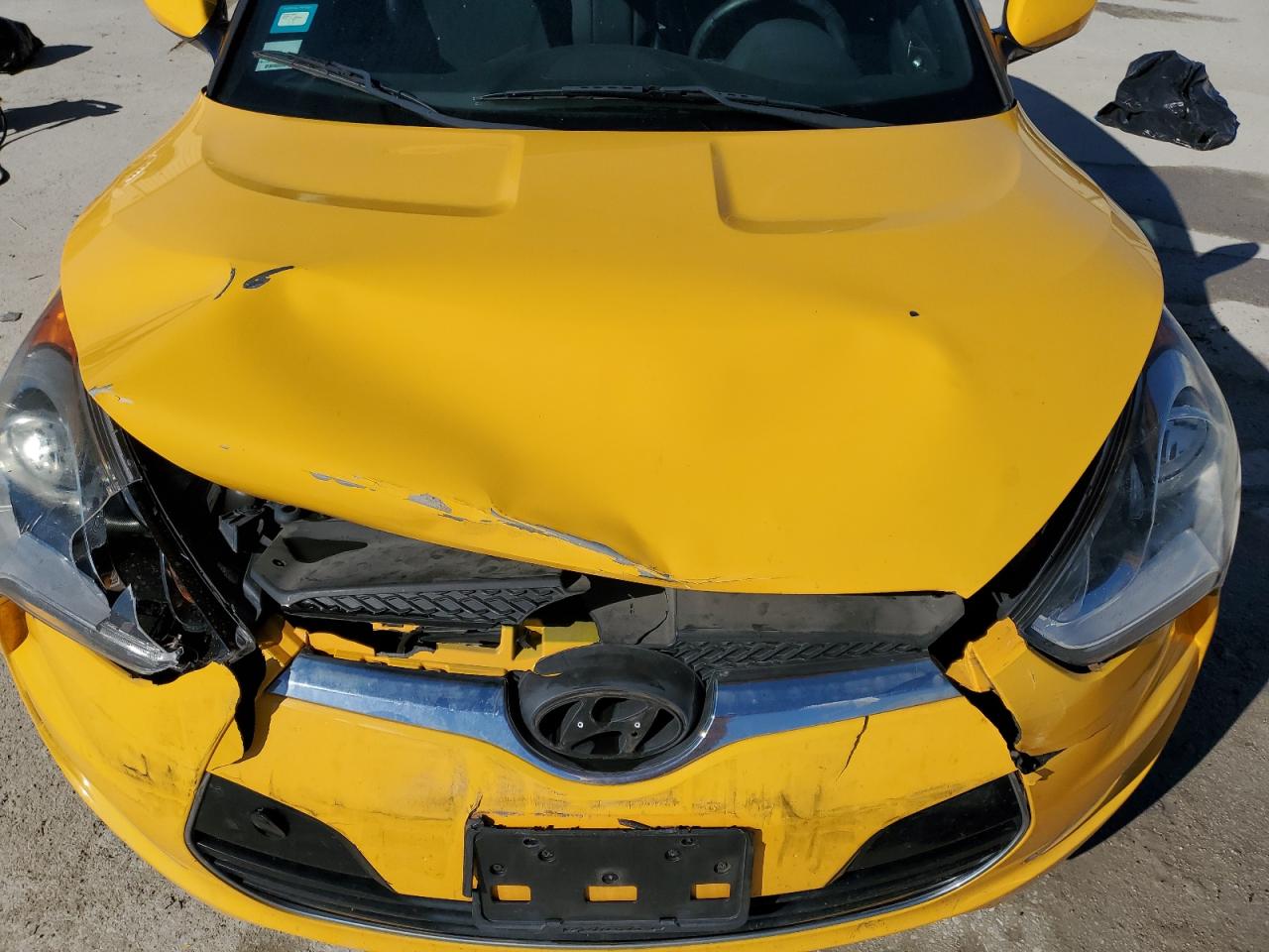 2016 Hyundai Veloster - Image 11