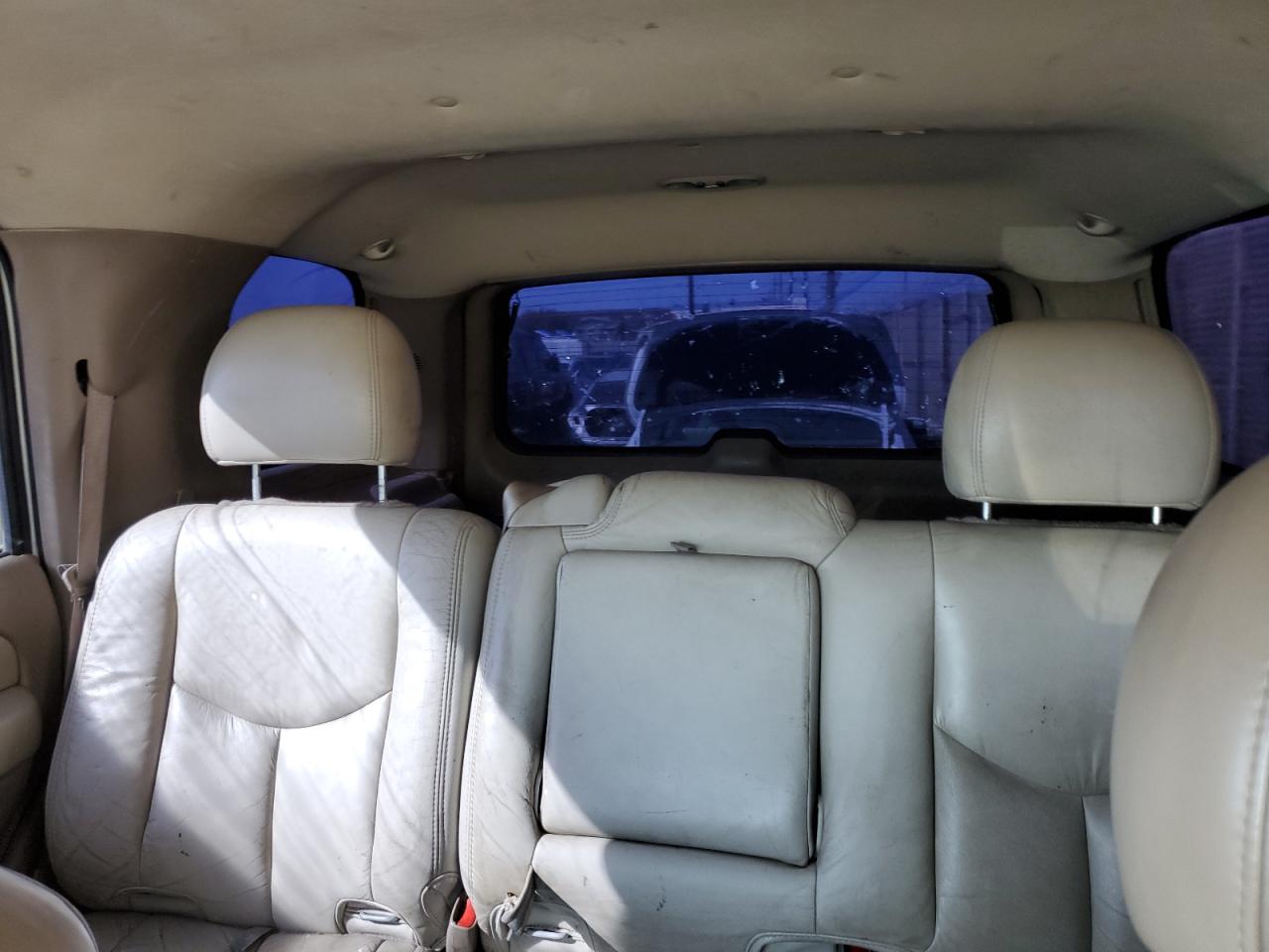 2003 Chevrolet Tahoe - Image 10