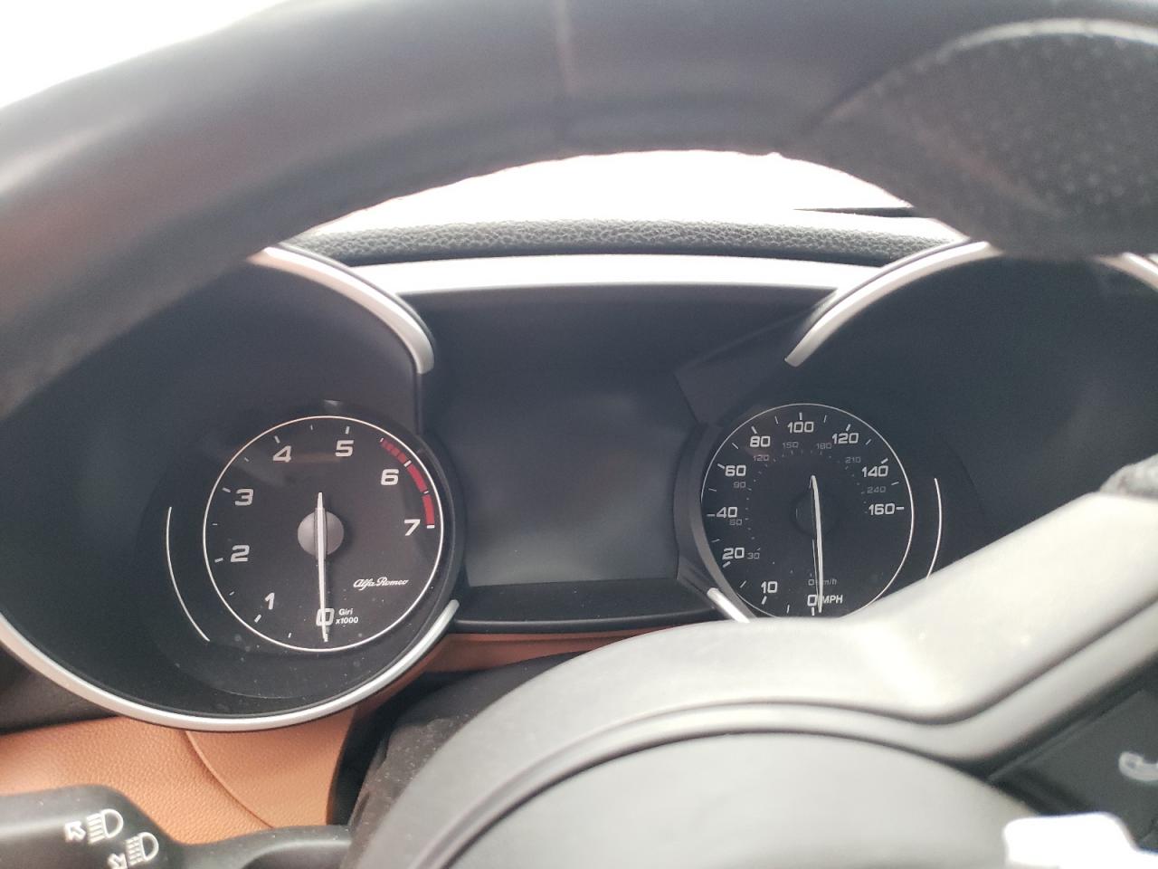 2021 Alfa Romeo Giulia - Image 9