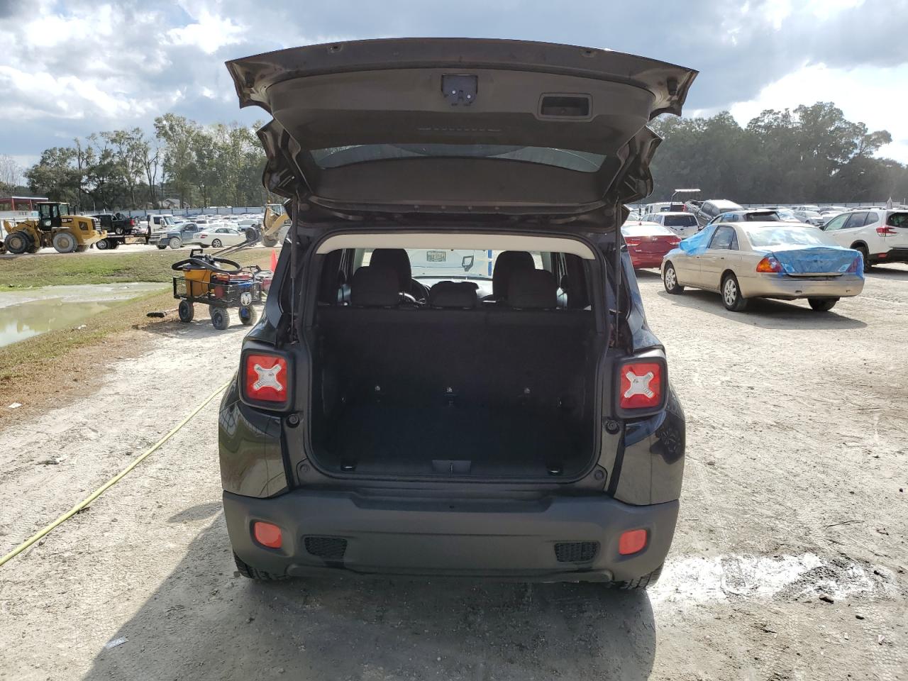 2018 Jeep Renegade - Image 6