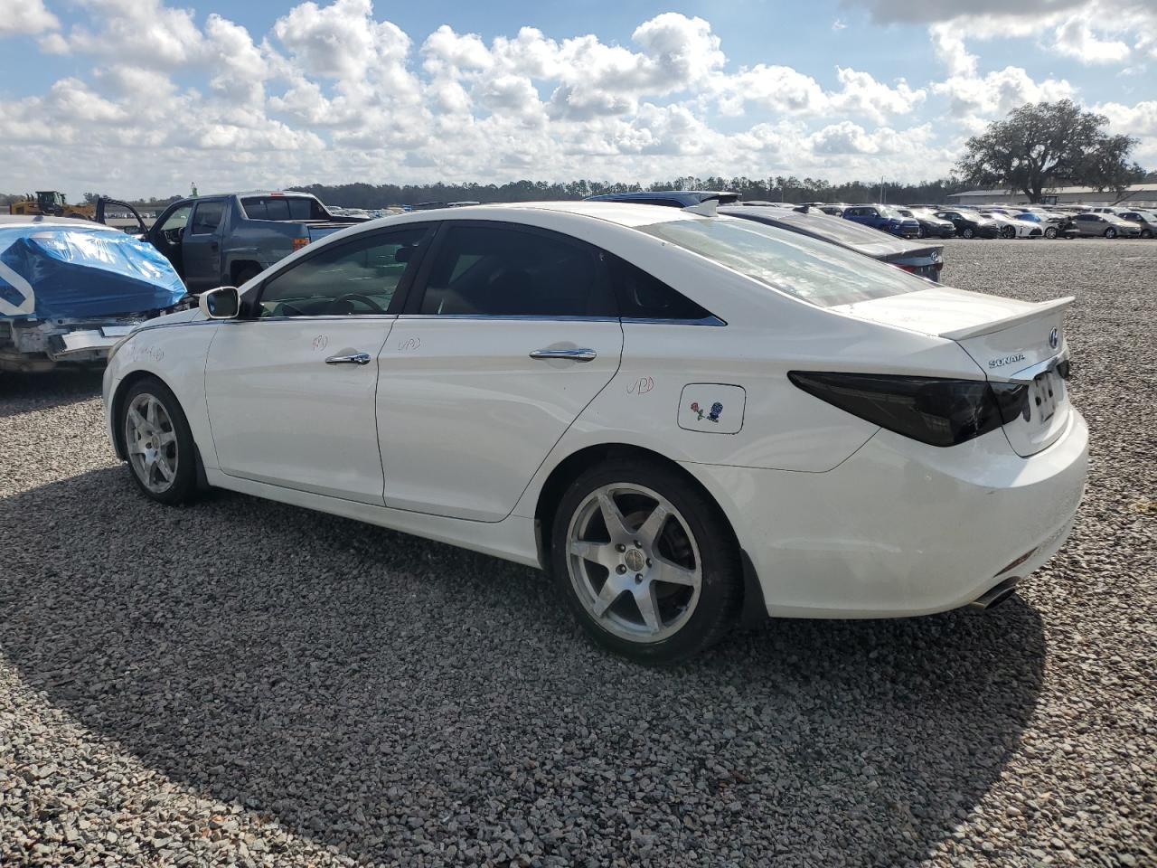 2013 Hyundai Sonata - Image 2