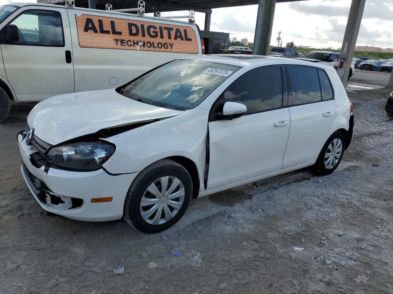 2010 Volkswagen Golf - Image 1