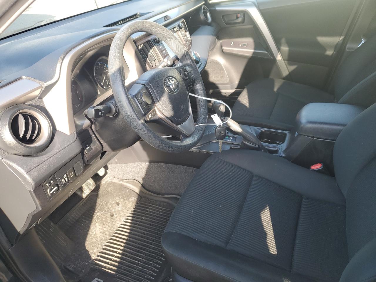 2018 Toyota RAV 4 - Image 7