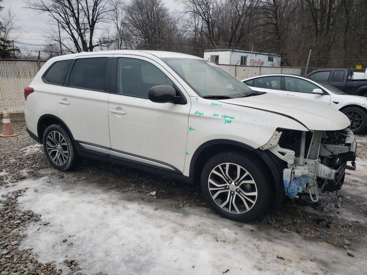 2018 Mitsubishi Outlander - Image 4