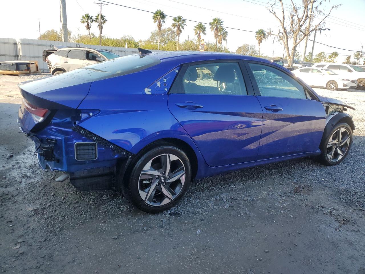 2023 Hyundai Elantra - Image 3