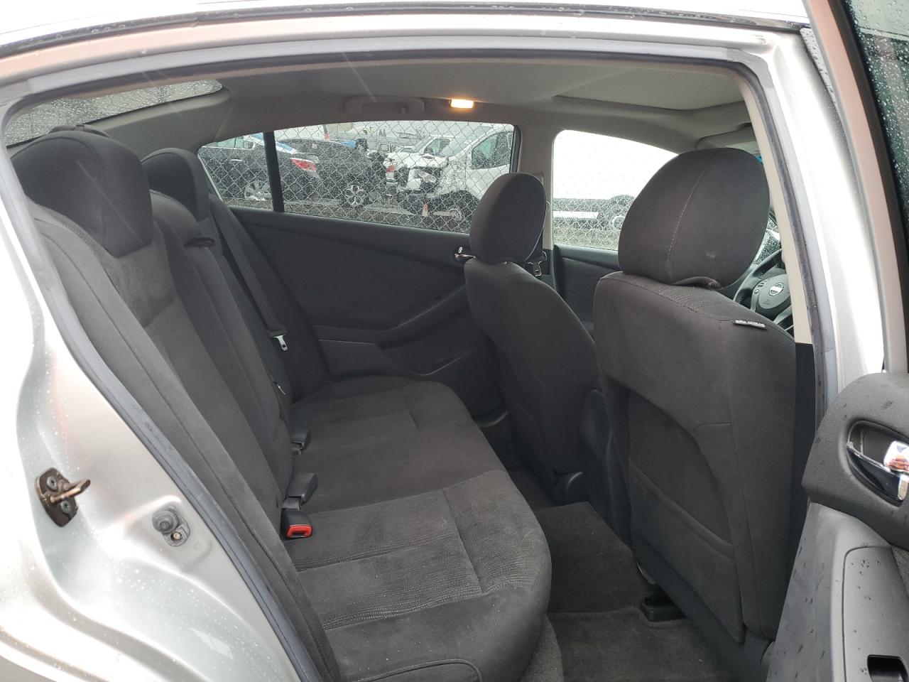2010 Nissan Altima - Image 10