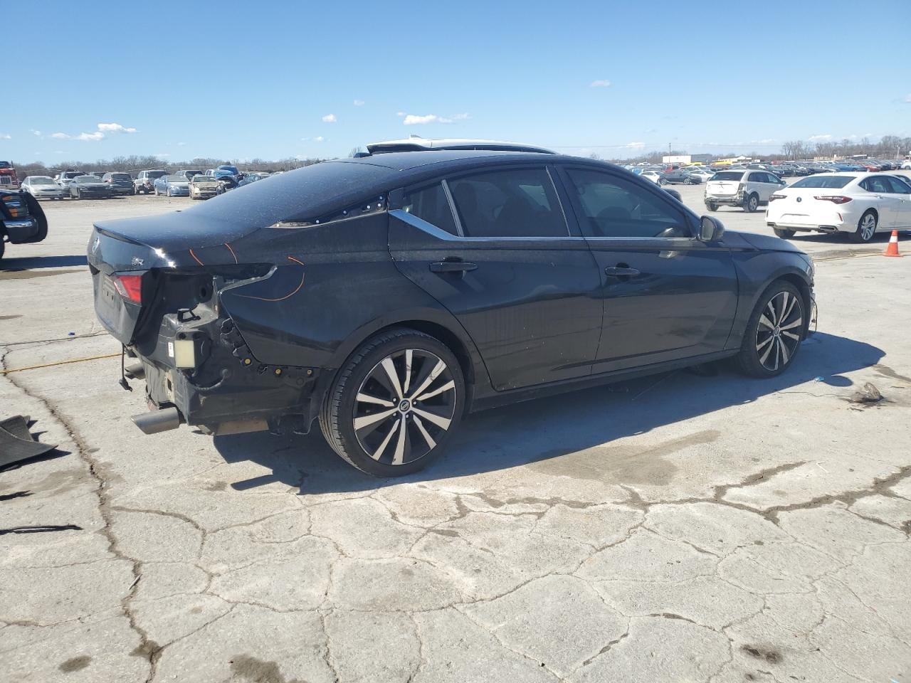 2019 Nissan Altima - Image 3