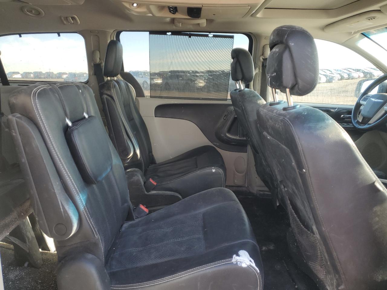 2014 Chrysler Town & Country - Image 11
