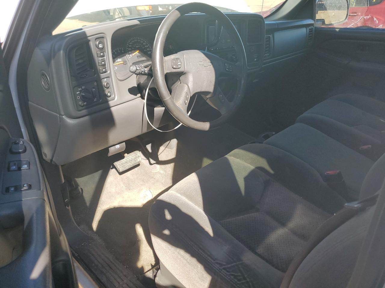 2004 Chevrolet Silverado - Image 8