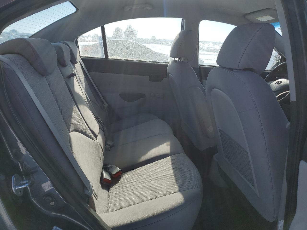 2011 Hyundai Accent - Image 10