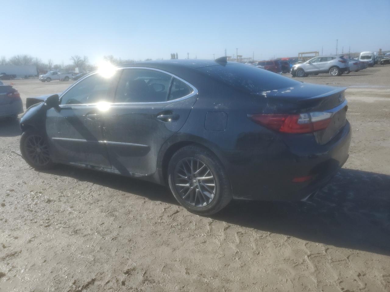 2018 Lexus ES - Image 2
