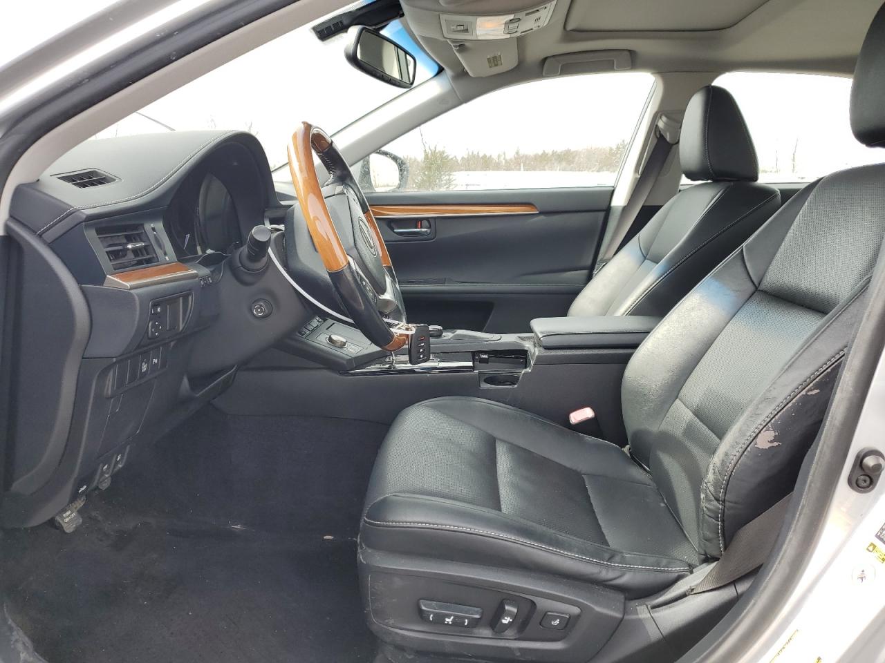 2014 Lexus ES - Image 7