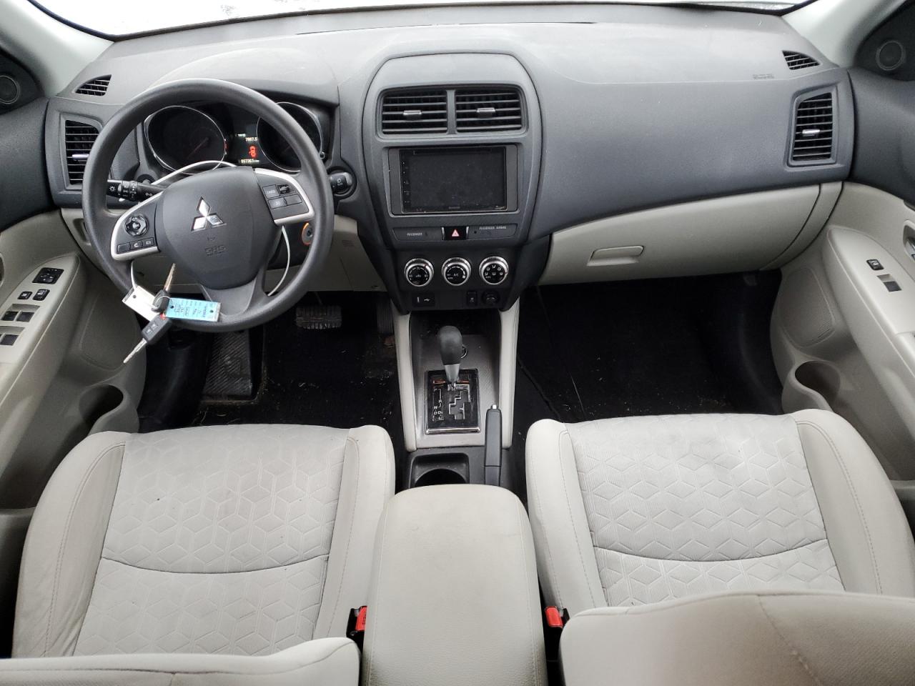 2020 Mitsubishi Outlander - Image 8