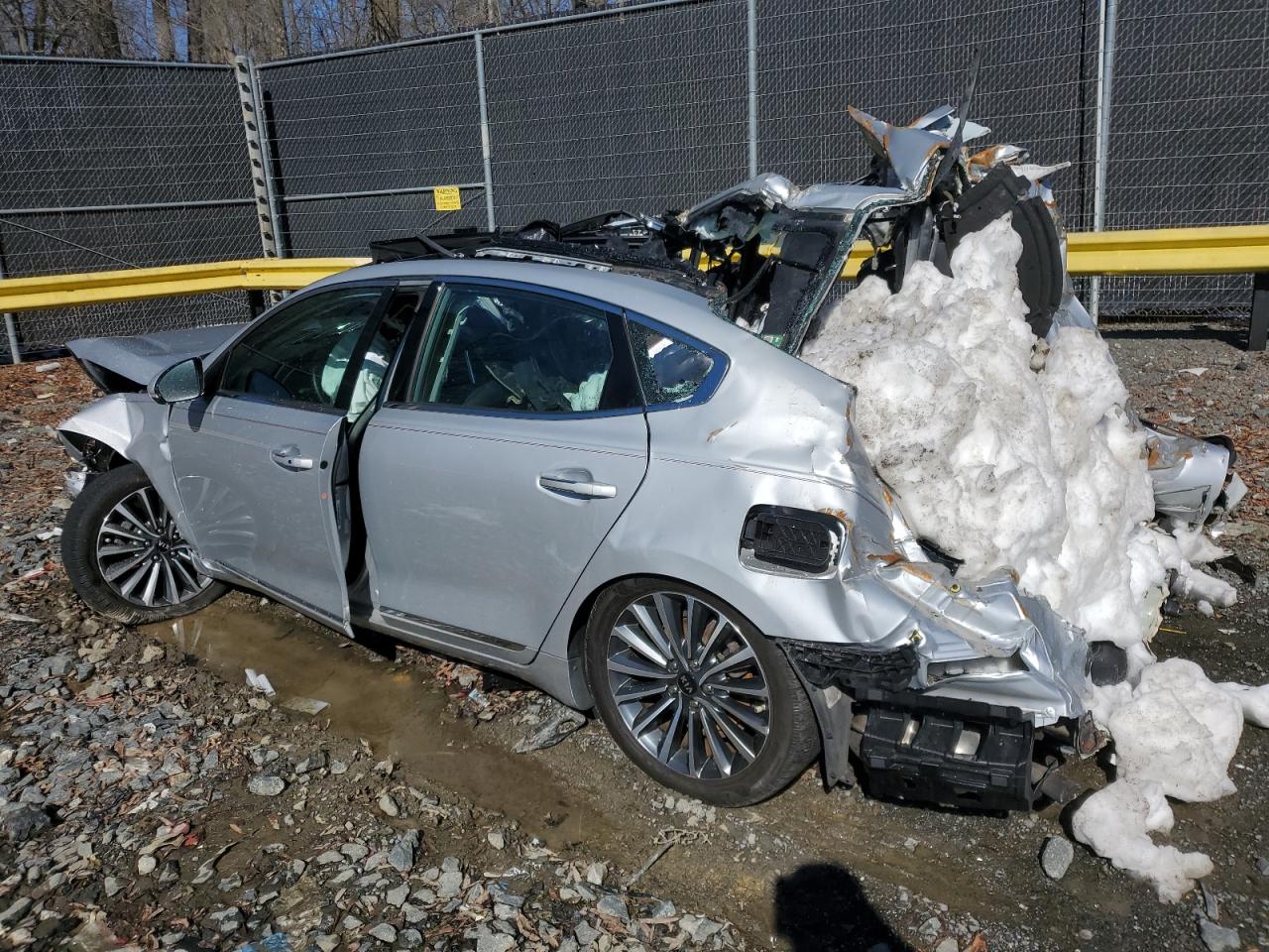 2017 Kia Cadenza - Image 2